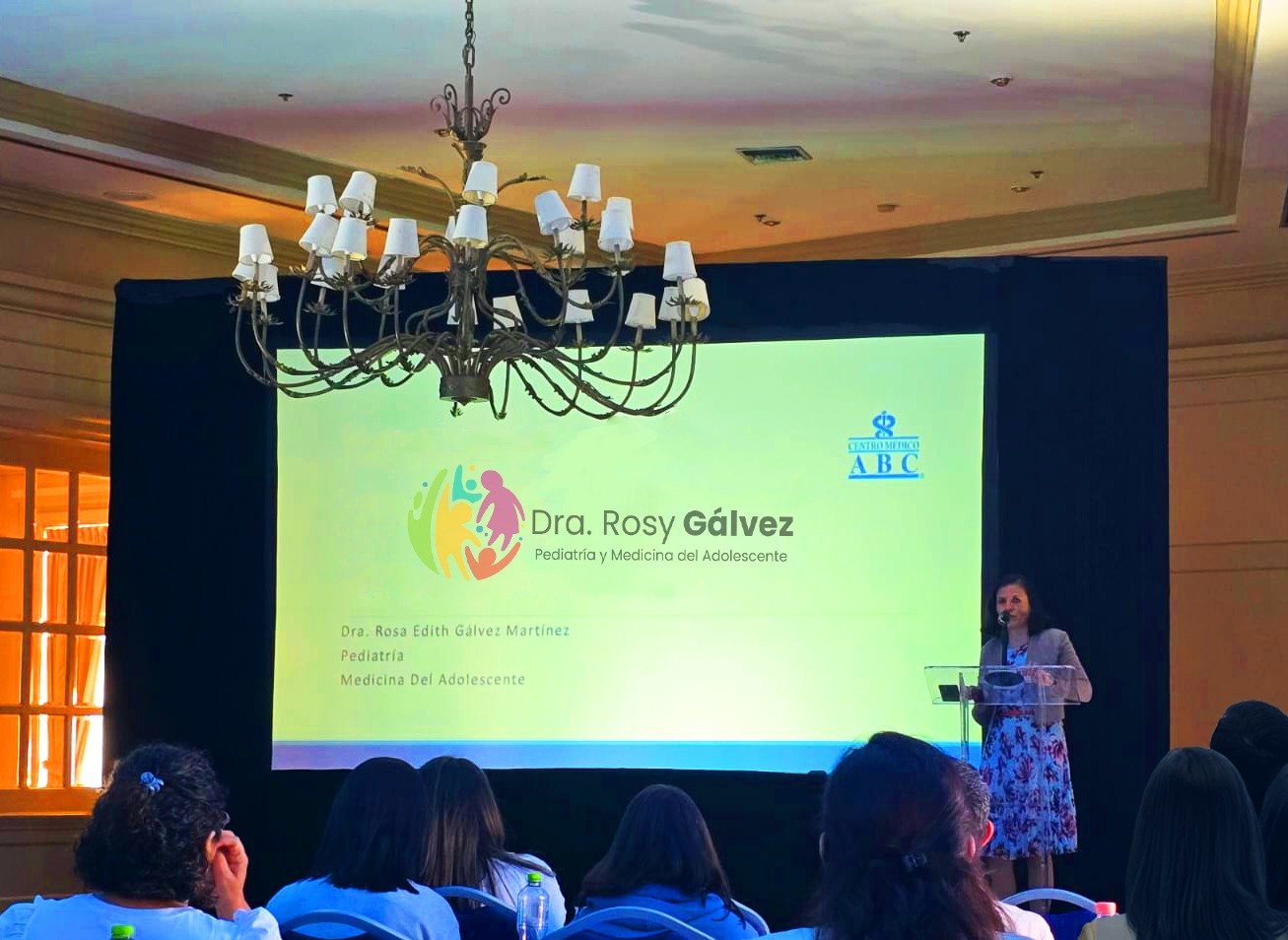 Dra. Rosy en evento profesional